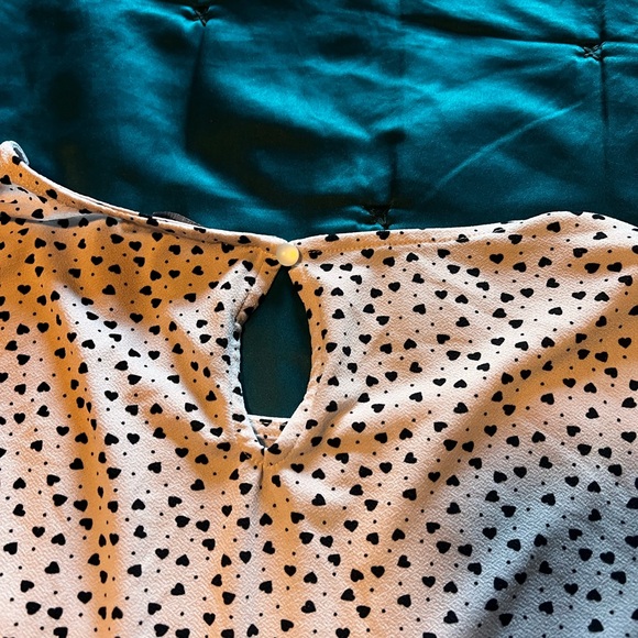 White with black hearts and dots blouse - Picture 4 of 5